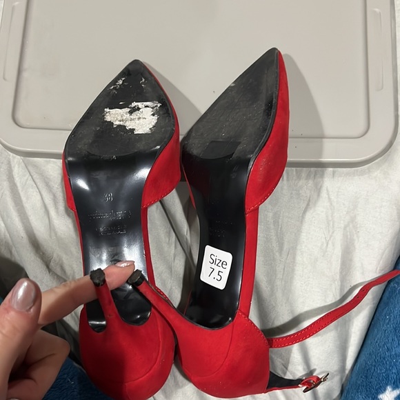 Red pointy toe heels - Picture 4 of 5